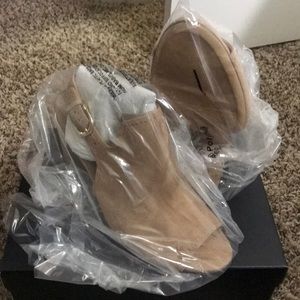 Naturalizer tan open toe boots